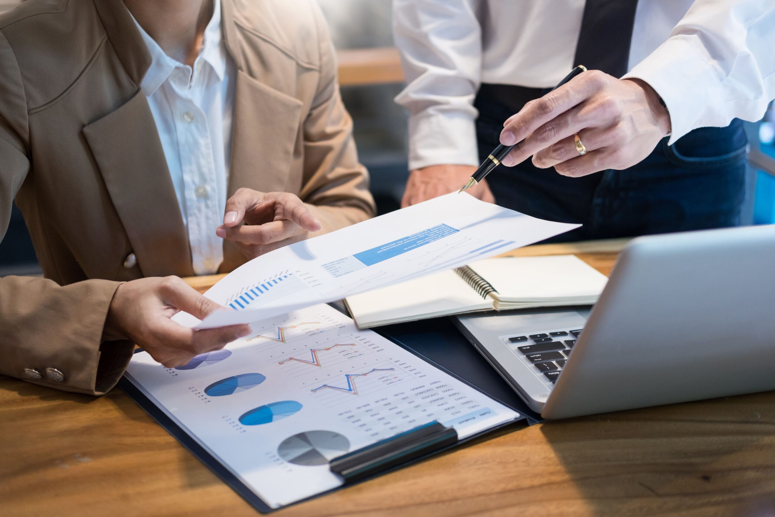 Auditoría legal para prevención de contingencias empresariales en Perú